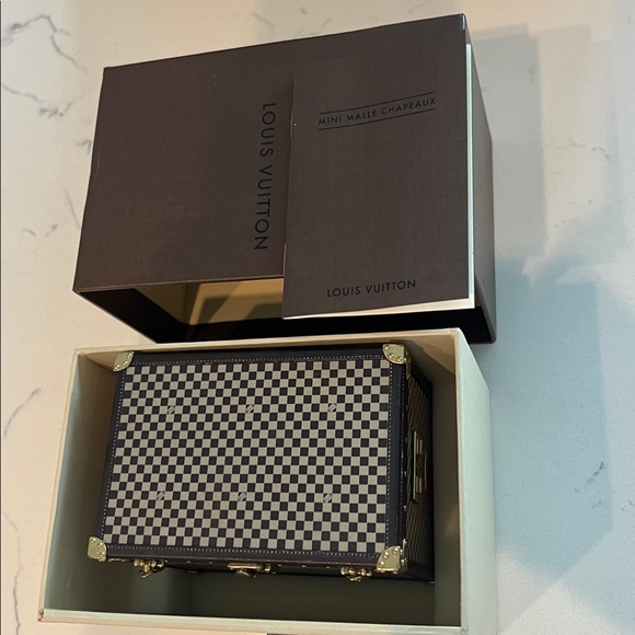 Checkered Mini Trunk with Gold Accents - Picture 7 of 7